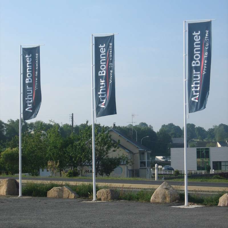 Drapeau personnalisé vertical pour mât fixe à potence